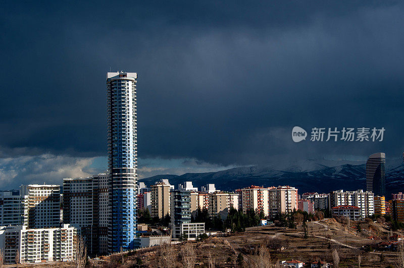 新住宅在yukaryi Dikmen拔地而起